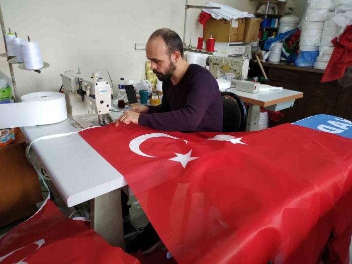 Cumhuriyetin 100’üncü Yılının Kutlanacağı 29 Ekim Öncesi Bayrak Üreticileri Stokları Tüketti