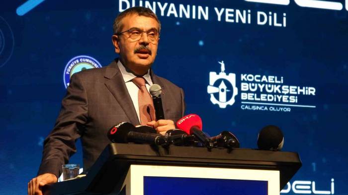 Bakan Yusuf Tekin : "620 Bin Akıllı Tahtayı Okullarımıza Dağıtmış Olacağız"