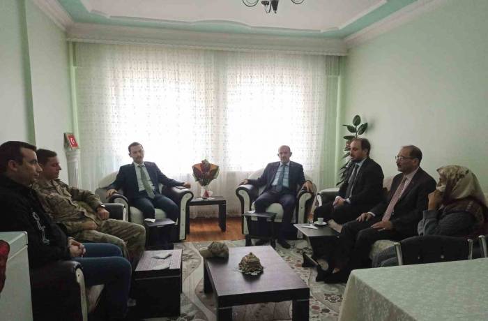 Kaymakam Oğuztürk’ün Şehit Ailelerini Ziyareti