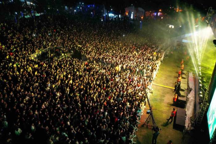 Aydınfest İkinci Günde De On Binlerce Aydınlıyı Buluşturdu