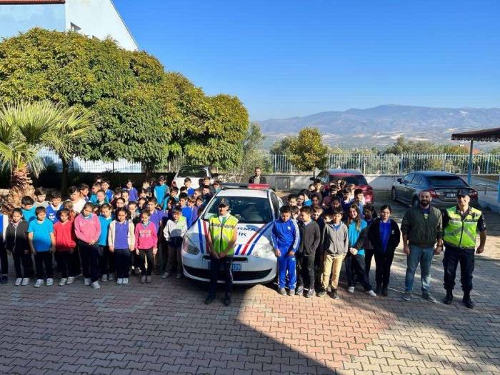 Trafik Ekipleri Öğrencileri Bilgilendirdi
