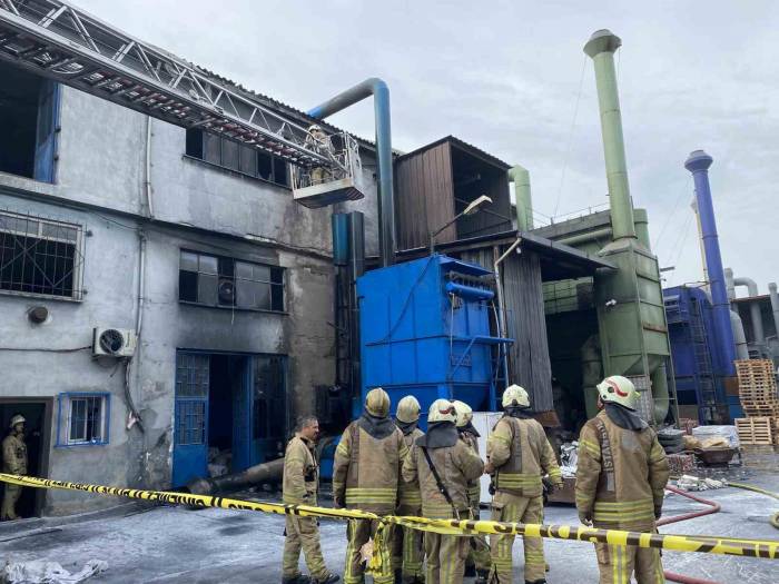 Başakşehir’de İş Yerinde Doğalgaz Patlaması: Müdahale Sırasında 1 Kişi Dumandan Etkilendi