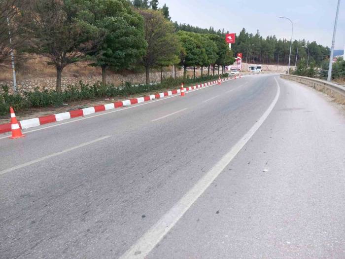 Orta Refüjler Kırmızı Ve Beyaza Boyandı