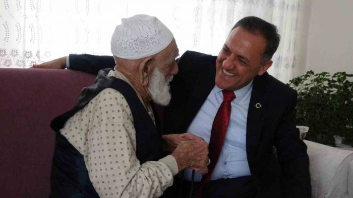 Cumhuriyetle Yaşıt Asırlık Çınarlar Unutulmadı