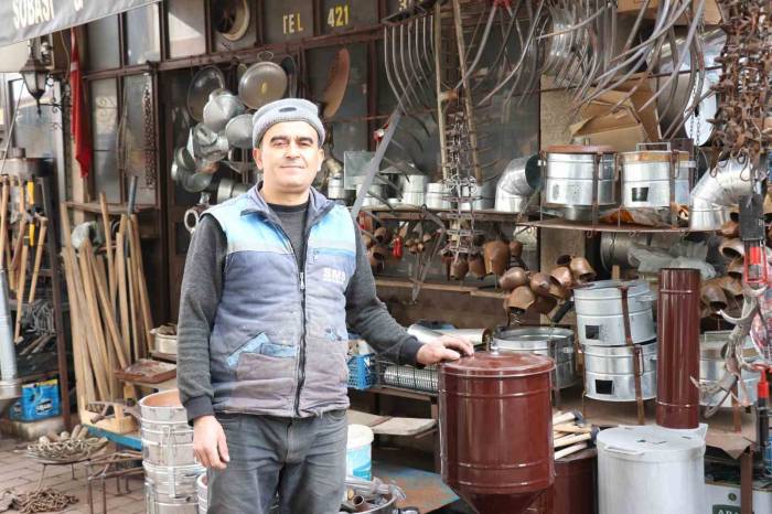 El Emeği İle 41 Yıldır Fındık Sobası İmal Ediyor