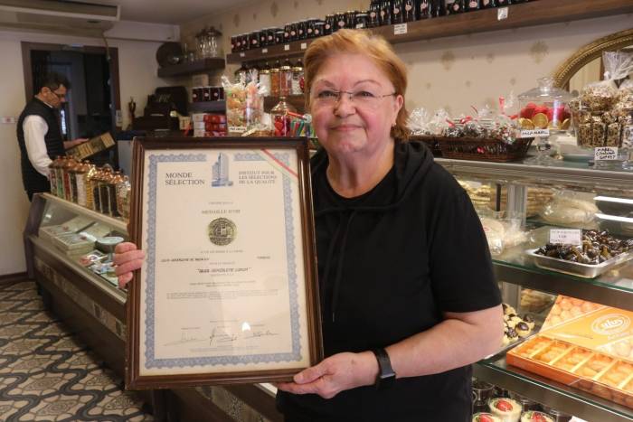 Bursa’da Asırlık Lezzetler Sunan Bu Pastane Neredeyse Cumhuriyet İle Yaşıt