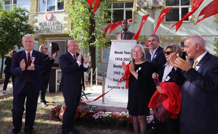 Bayır Mahallesinin Mimarı Başöğretmen Necmi Yener’in Büstü Açıldı