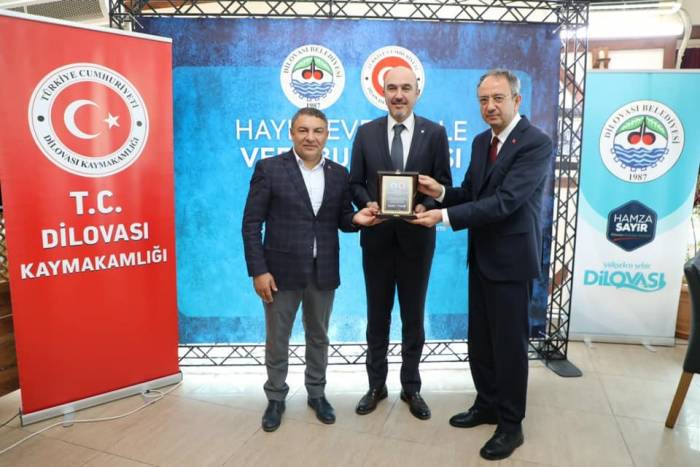 Hayırseverlere Vefa Plaketi