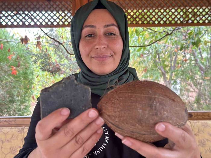 Hindistan Cevizinden Doğal Sabun, Sivilce Ve Lekeleri Yok Ediyor