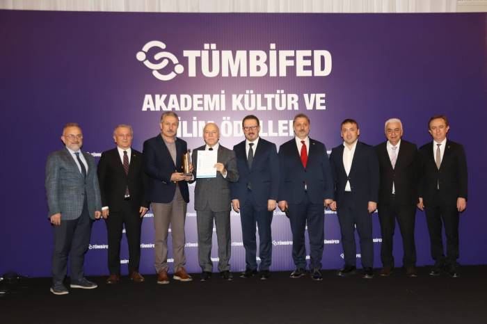 Başkan Sekmen “Yılın Yöneticisi” Ödülünü Aldı
