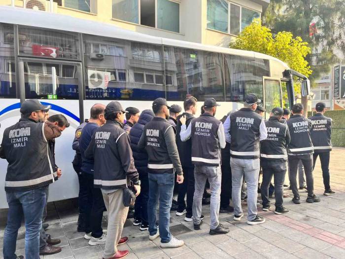 İzmir’de Fetö’ye Kıskaç: 84 Kişi Adliyede