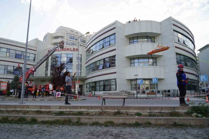 Hastanede Yangın Tatbikatını Film İzler Gibi İzlediler