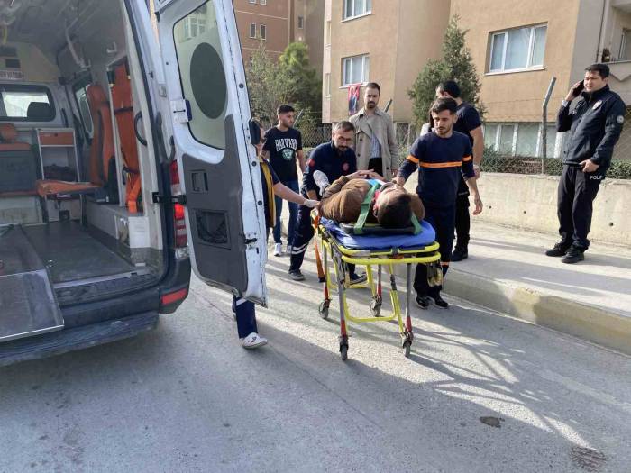 Kamyonlardan Dökülen Çamur Nedeniyle Aynı Yerde 5 Kaza Meydana Geldi