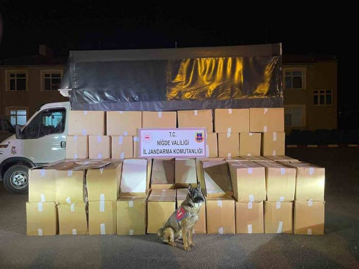 Şüphe Üzerine Durdurulan Kamyonette 2 Milyon Tl Değerinde Kaçak Makaron Ele Geçirildi