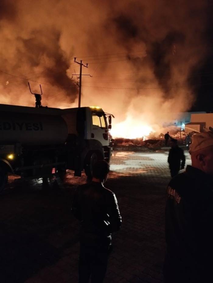 Niğde’de Geri Dönüşüm Fabrikasında Yangın