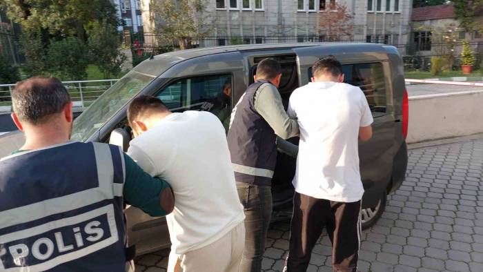 Samsun’da Bıçaklı Yaralama Ve Gasp Şüphelisi 2 Kişi Tutuklandı