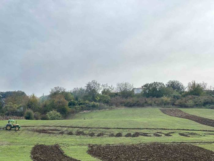 Sinoplu Çiftçi Tarlasına Traktörüyle “Cumhuriyet” Yazdı