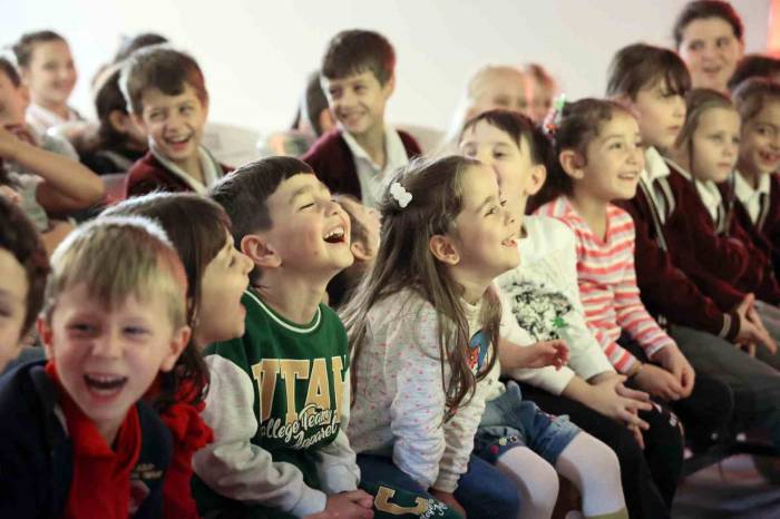 Karagöz Ve Hacivat Enerji Tasarrufu İçin Çocuklarla Buluştu