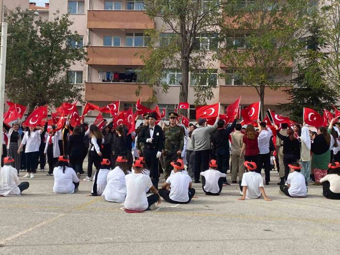 100 Öğrenci İle "100. Yıl" Koreografisi