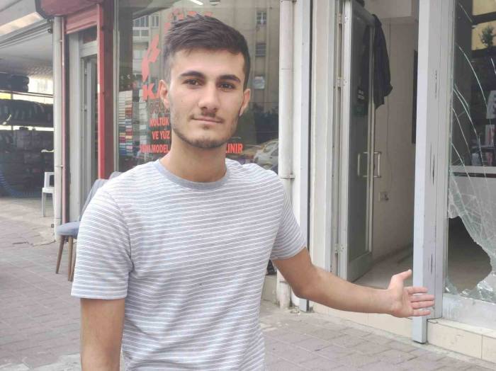 Kanepede Uyuyan Adamı Ölüm Böyle Teğet Geçti