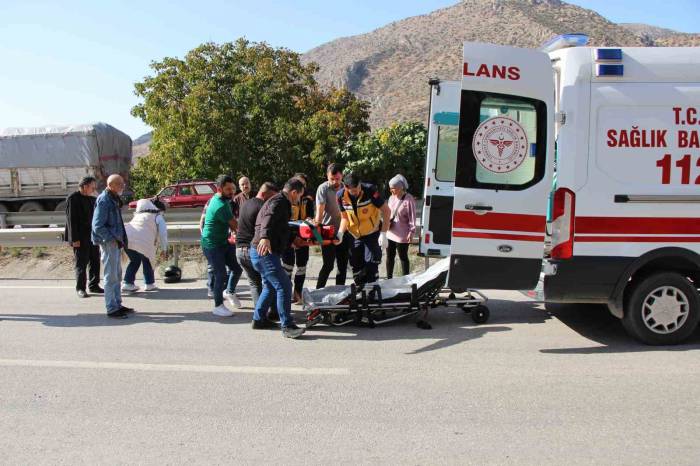 Kaza Yapan Motosikletin Sürücüsü Ağır Yaralandı