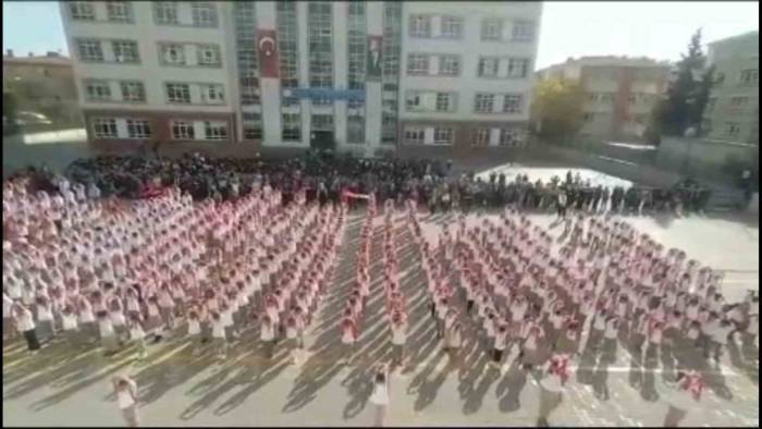 Başkent’te Öğrencilerden Cumhuriyet Koreografisi