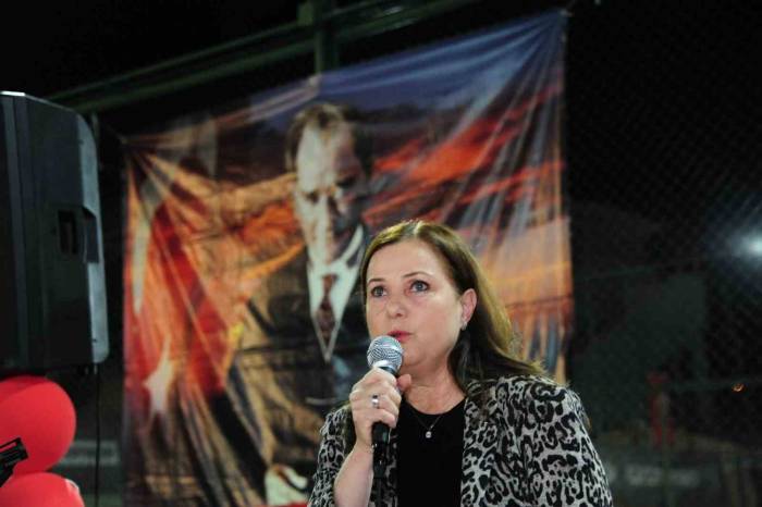 Balçova’da Cumhuriyet Tenis Turnuvası Öğrencilere Burs Oldu