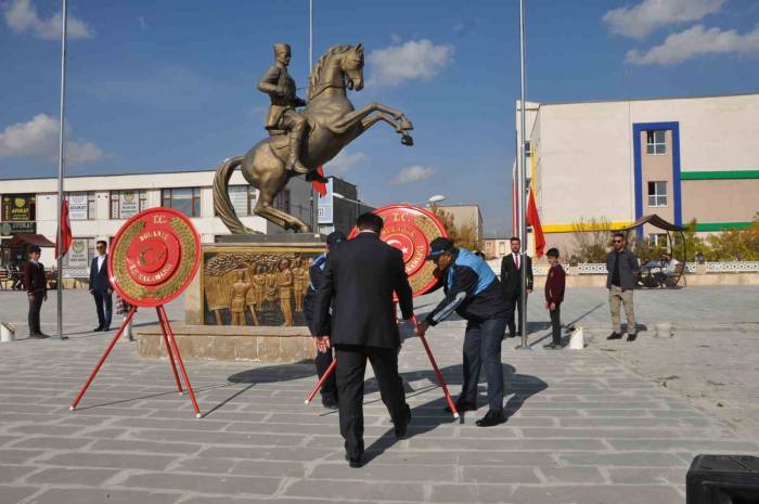 Bulanık’ta 29 Ekim Cumhuriyet Bayramı Çelenk Koyma Töreni Yapıldı