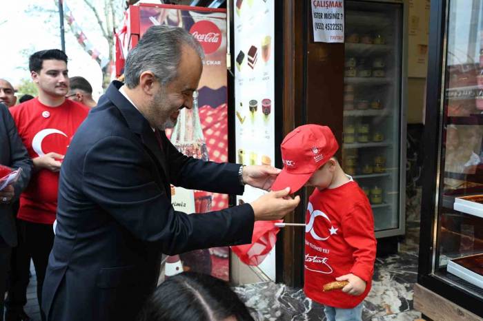 Bursa Kırmızı-beyaza Büründü