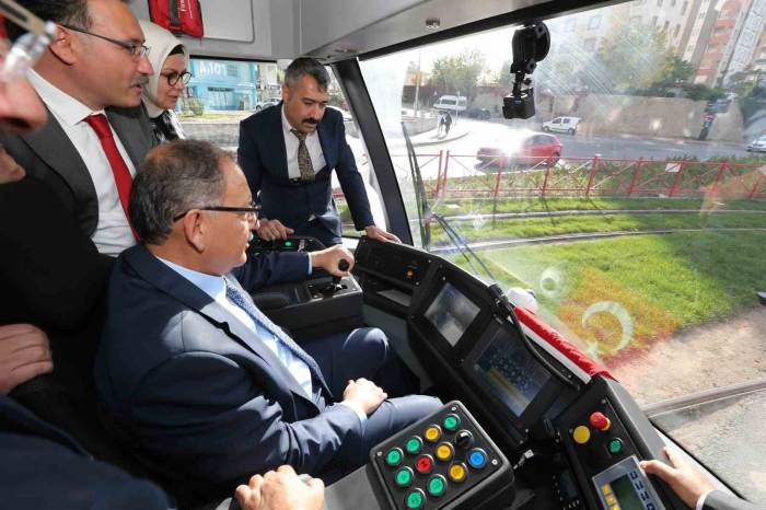 Talas Mevlana-cumhuriyet Meydanı Tramvay Hattı, Bakan Özhaseki’nin Sürüşü İle Hizmete Başladı