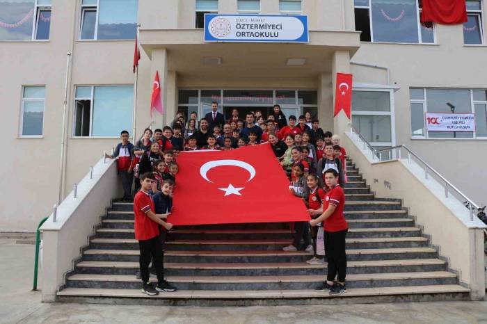 Okul Sahasına File Takıldı