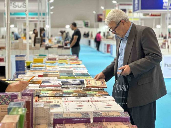 Elazığ’da 4. Kitap Fuarı Kapılarını Ziyaretçilere Açtı