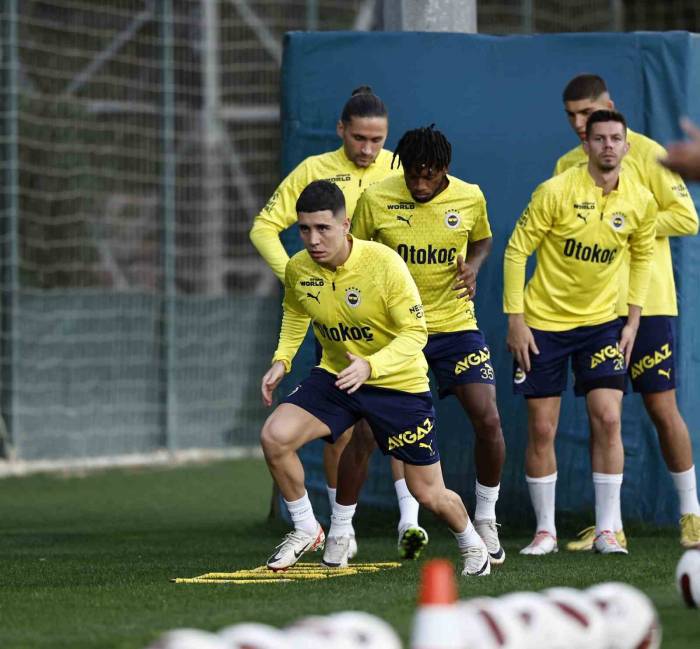 Fenerbahçe, Pendikspor Maçı İçin Kampa Girdi