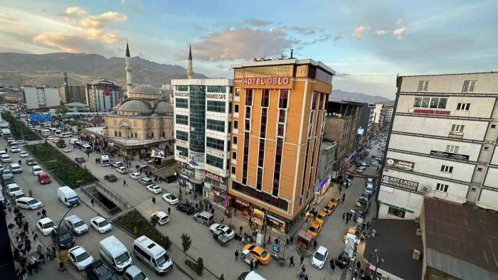 Yüksekovalılar "Yeni Yüzyılda" İl Müjdesini Dört Gözle Bekliyor