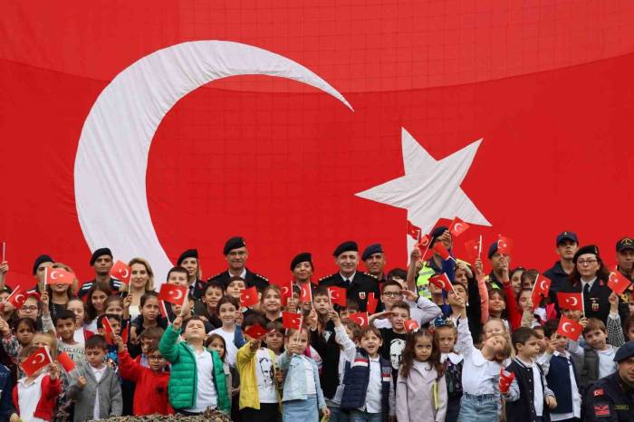 Jandarma, Cumhuriyetin 100. Yılını Çocuklarla Kutladı