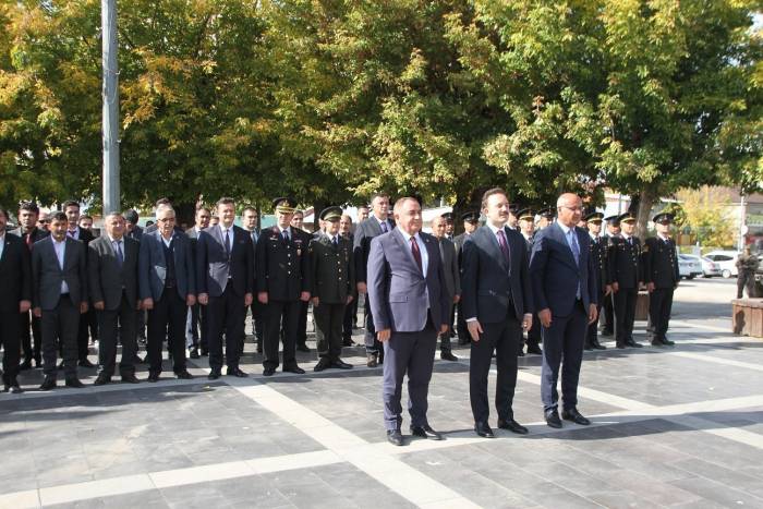 Malazgirt’te 29 Ekim Cumhuriyet Bayramı Çelenk Koyma Töreni Yapıldı