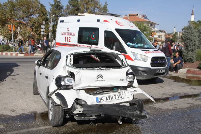Kula’daki Zincirleme Kaza Güvenlik Kamerasına Yansıdı