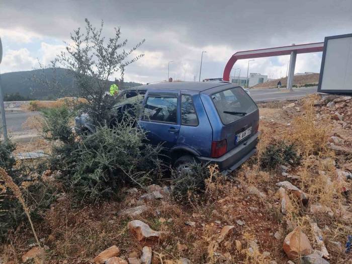 Milas’ta Korkutan Kaza: Otomobil Altında Kalarak Yaralandı