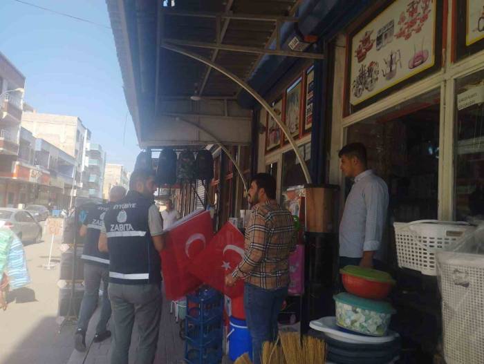 Bayrak Dağıtan Zabıta Amiri Bıçaklandı