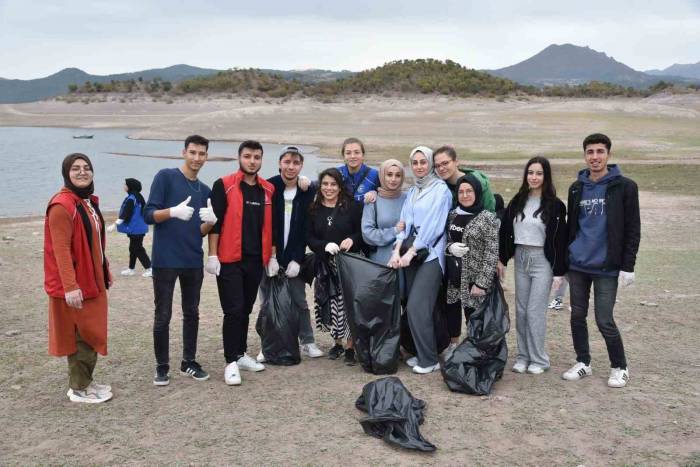 100 Genç Temiz Çevre İçin Kolları Sıvadı