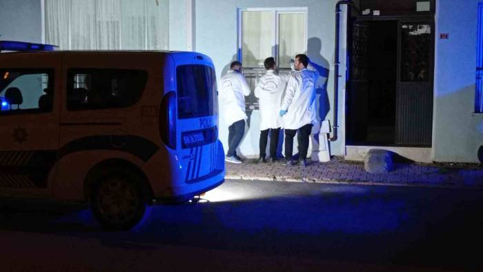 Komşular Arası Kavgada Sokaktan Geçen 3 Kadın Yaralandı