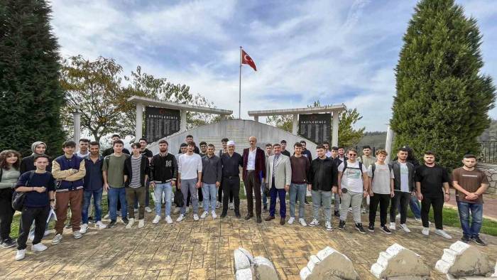 Cumhuriyetin 100. Yılında Şehitleri Andılar