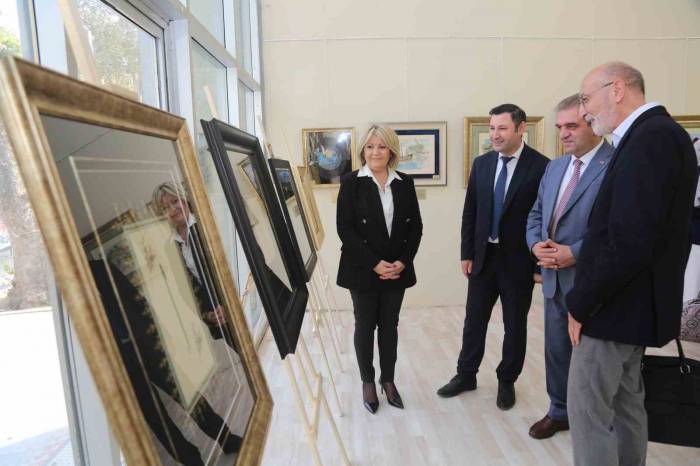 Tezhip Sanatının En Güzel Eserleri Sergilendi