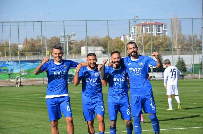 Kuşadasıspor Deplasmandan 3 Puanla Döndü