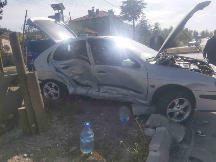 Afyonkarahisar’da Trafik Kazası: 6 Yaralı