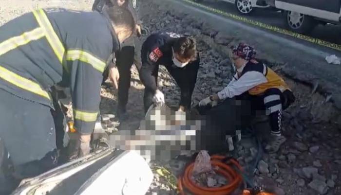 Aksaray’da Otomobil Park Halindeki İş Makinesine Çarptı: 1 Ölü