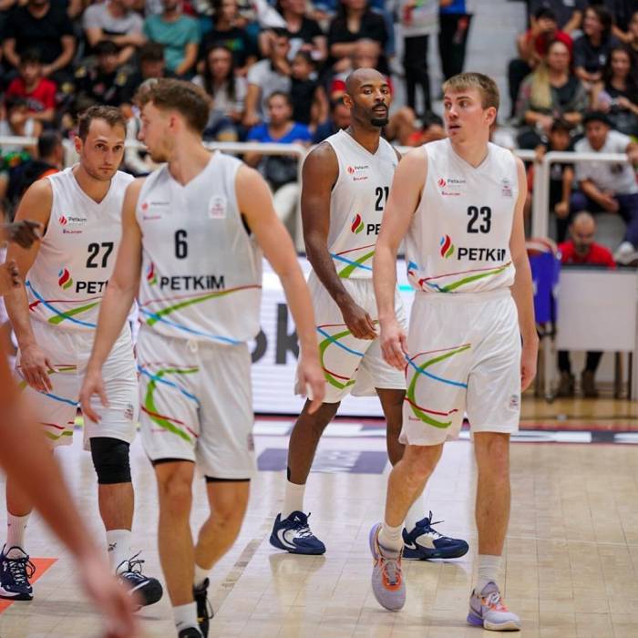 Aliağa Petkimspor, Zirveye Oynuyor