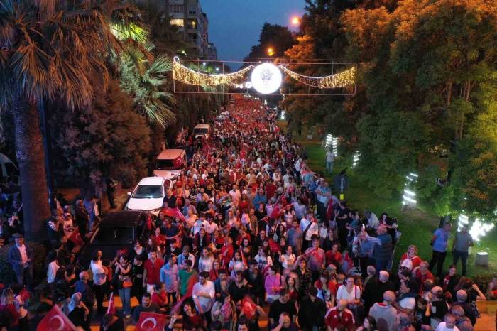 Aydınlılar Kortej Yürüyüşünde Bulvara Sığmadı