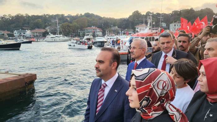Bakan Uraloğlu İle Kacır, Tarabya Sahili’nden 100 Geminin Geçişini İzledi