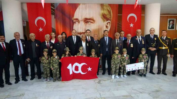 Tatvan’da Cumhuriyet’in 100. Yılı Coşkuyla Kutlandı